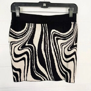 Forever 21 Black White Rayon Blend Knit Mini Skirt Size Medium